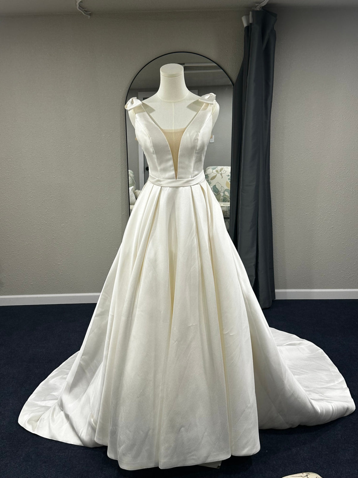 Allure bridal Wedding Dress 4 Ivory/White