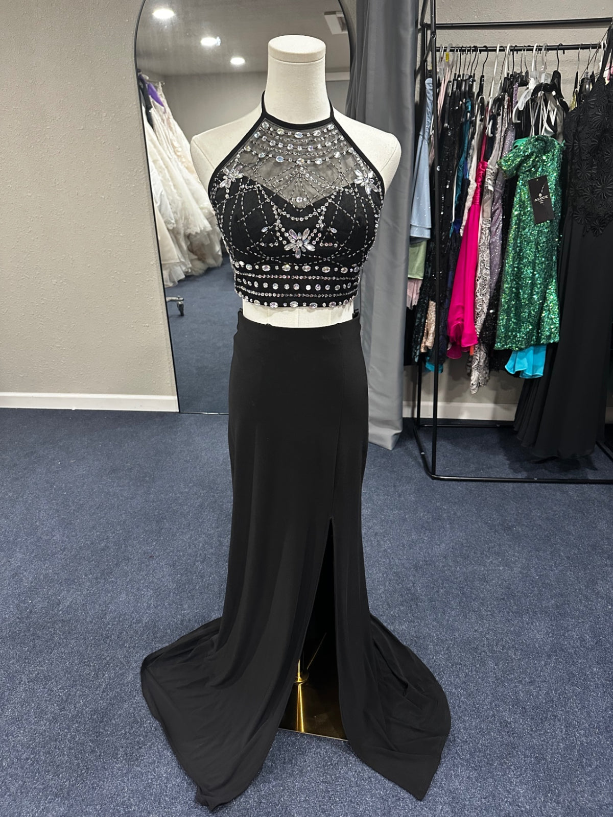 B. Darlin Size 4 Black