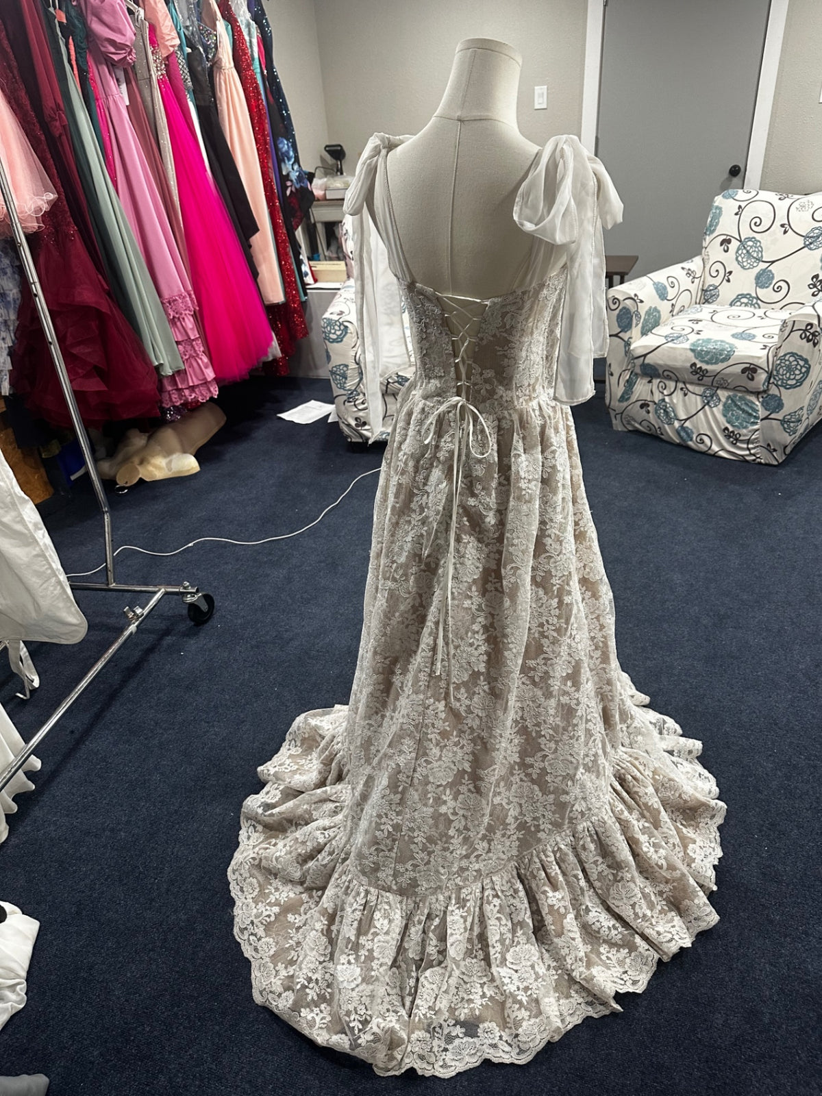 v. chapman Size 8 Ivory/Beige