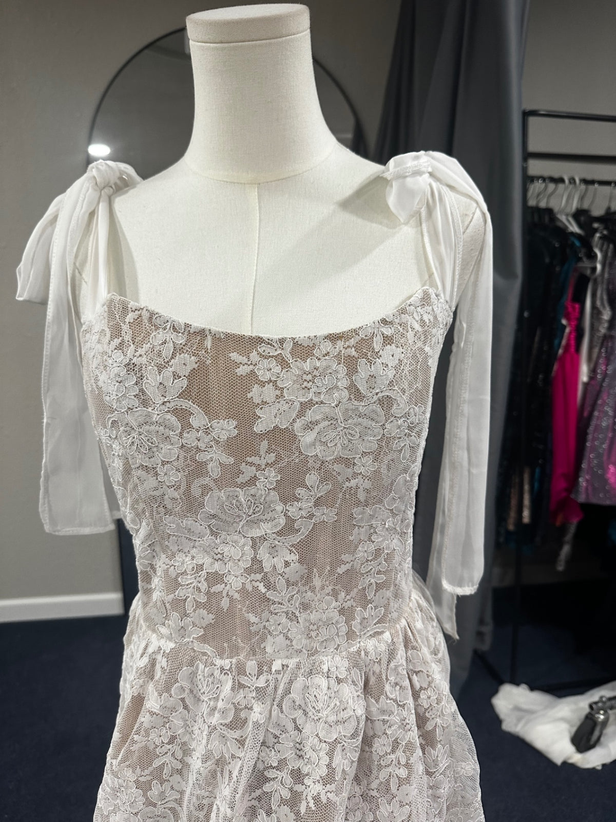v. chapman Size 8 Ivory/Beige