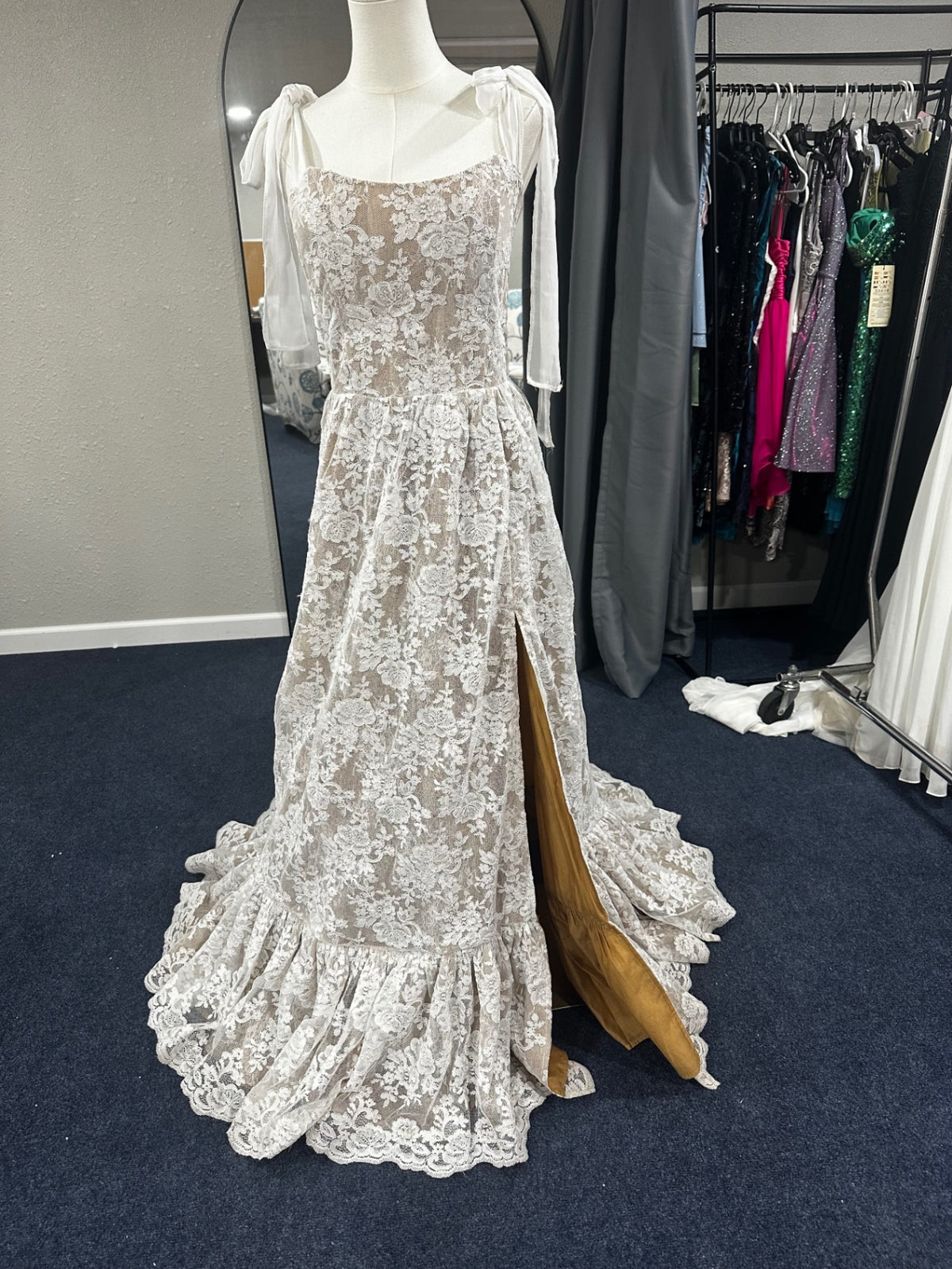 v. chapman Size 8 Ivory/Beige