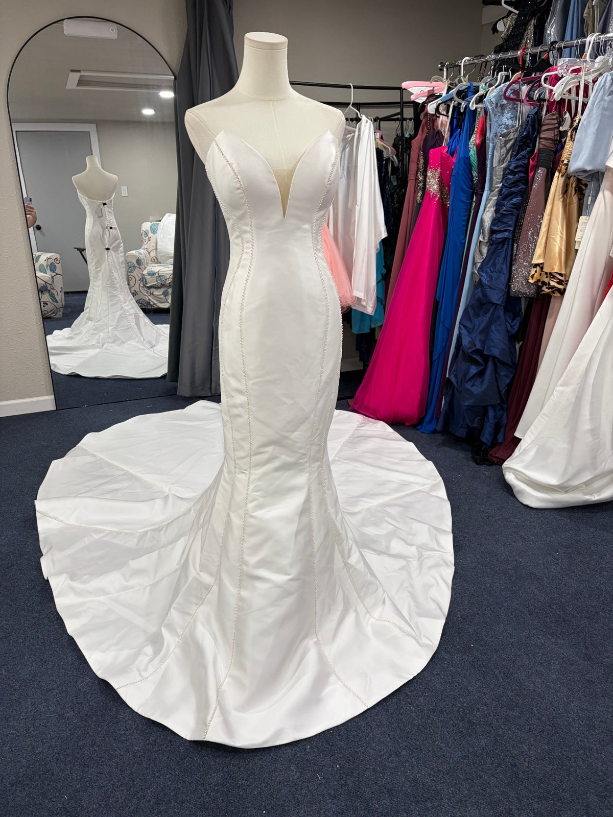 Essence of Australia Size 10 Ivory or White