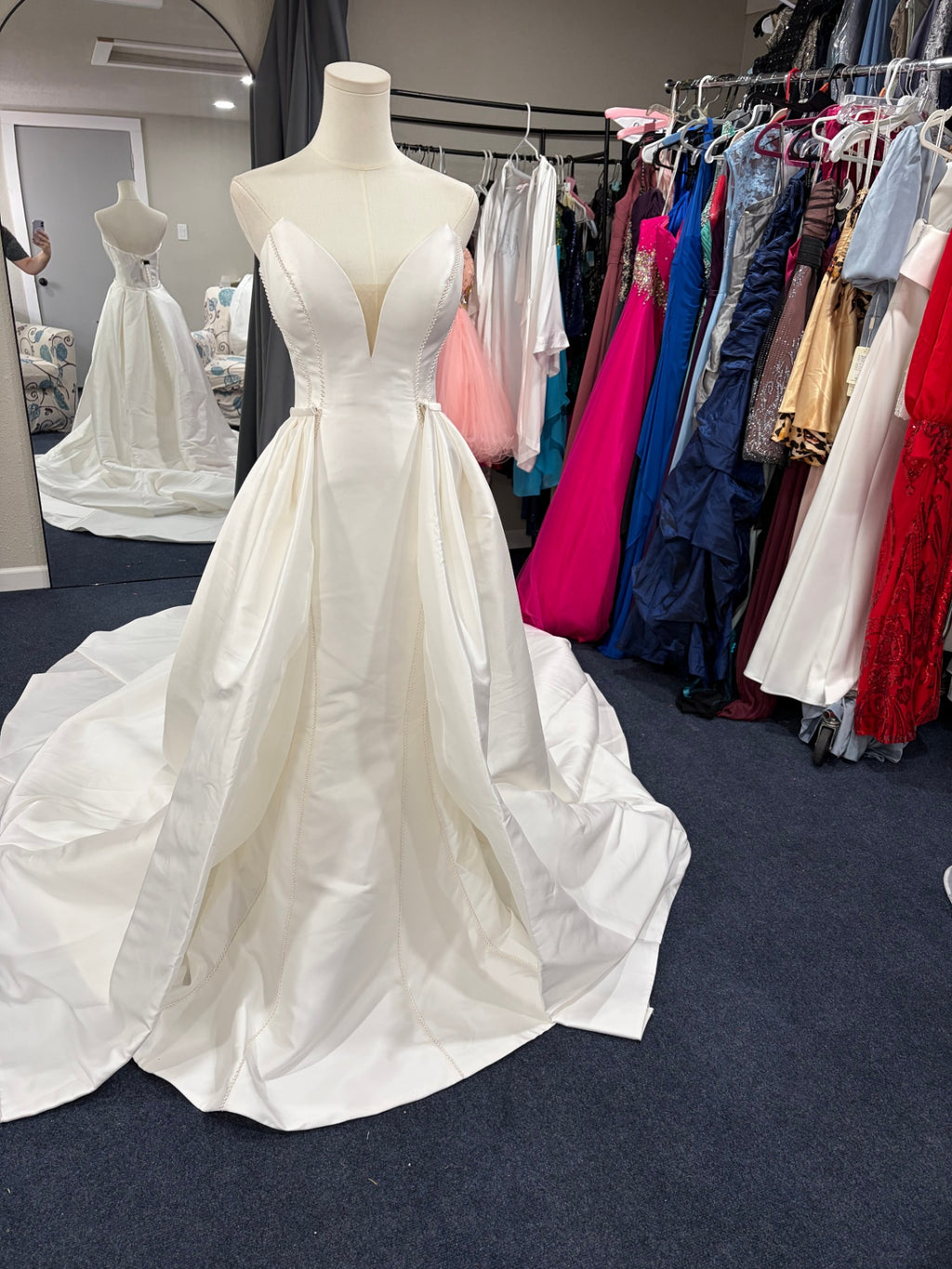 Essence of Australia Size 10 Ivory or White