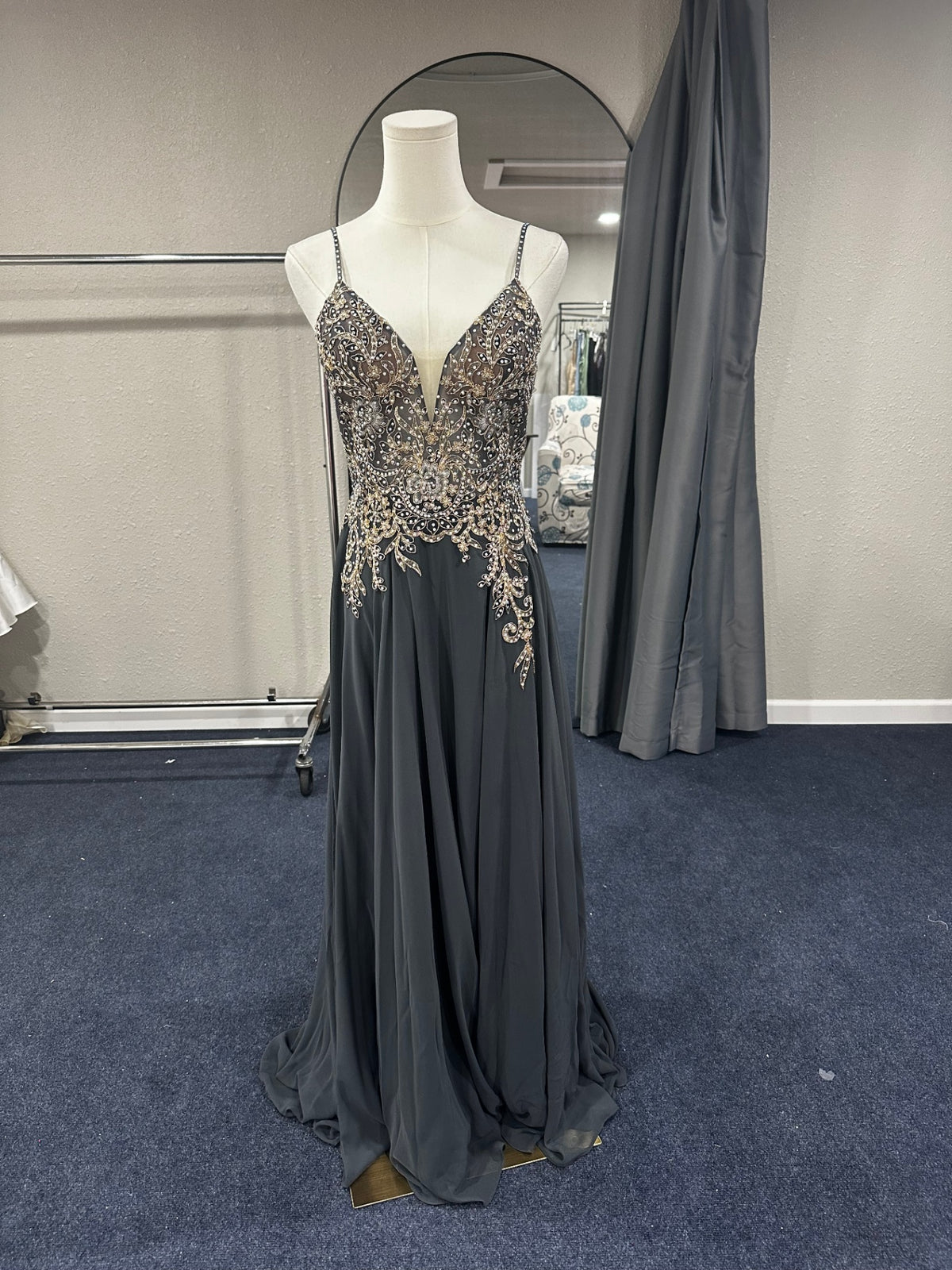 JOVANI JVN Size 6 Gray and black