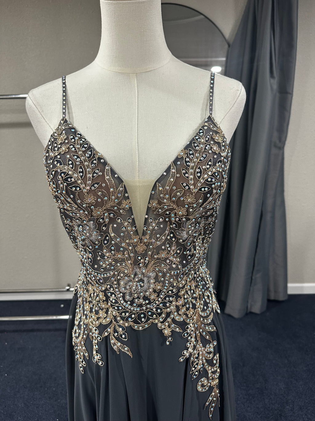 JOVANI JVN Size 6 Gray and black